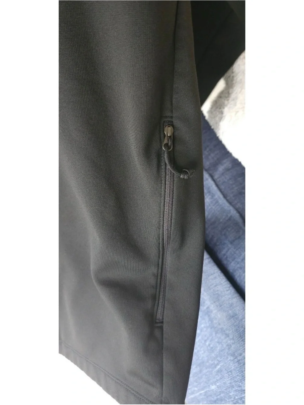 Men's Black Full-Zip Softshell Jacket